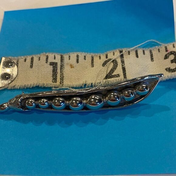 Monet peas in a pod Vintage brooch. Rare, retired - Picture 5 of 12